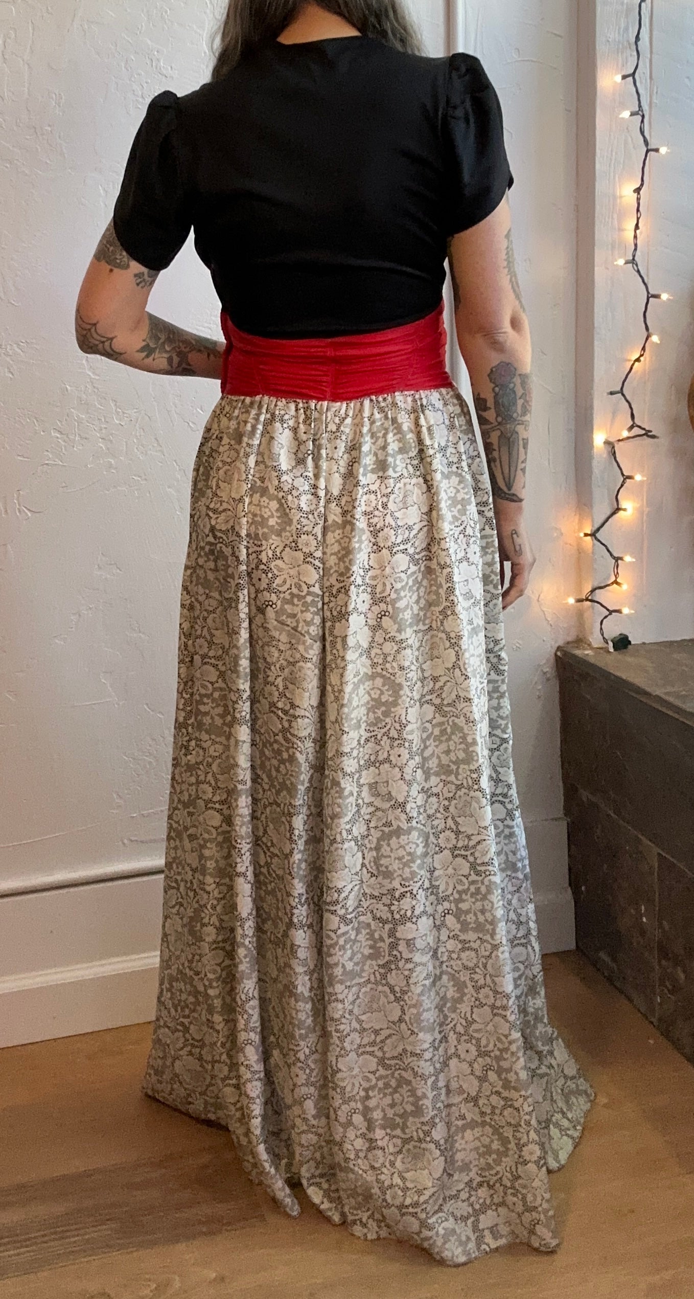 40s black/red bodice maxi dress w/lace print