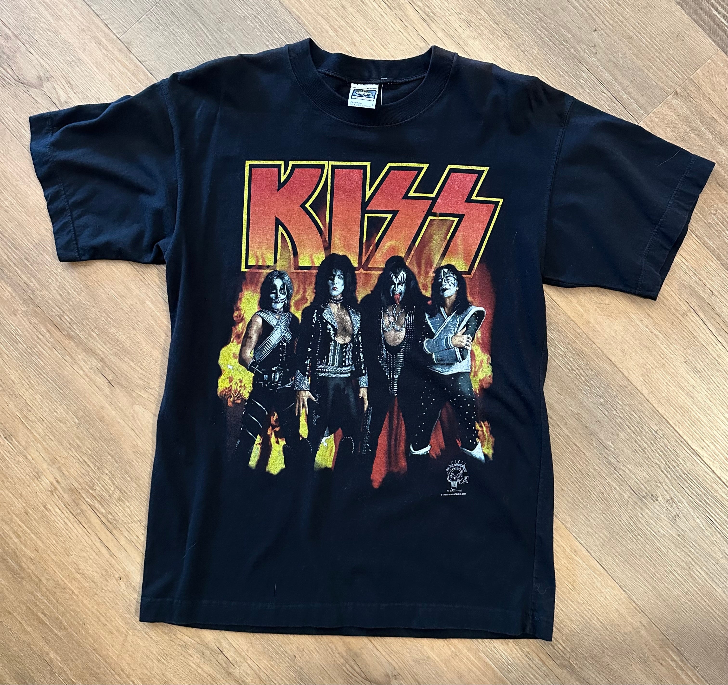 Kiss 90s Alive tee
