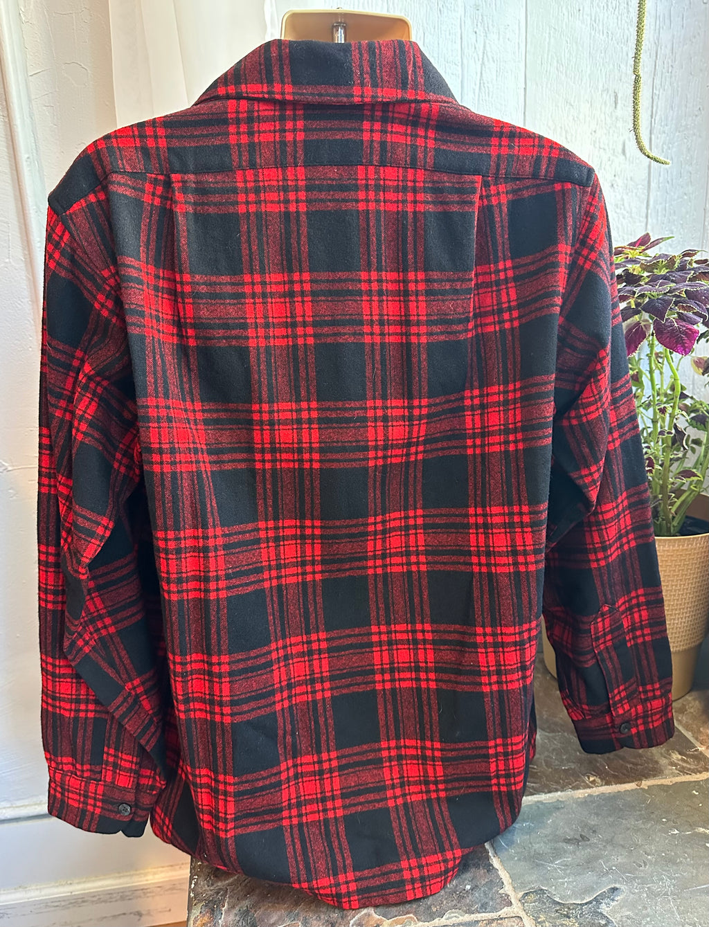 Pendleton red/black button up