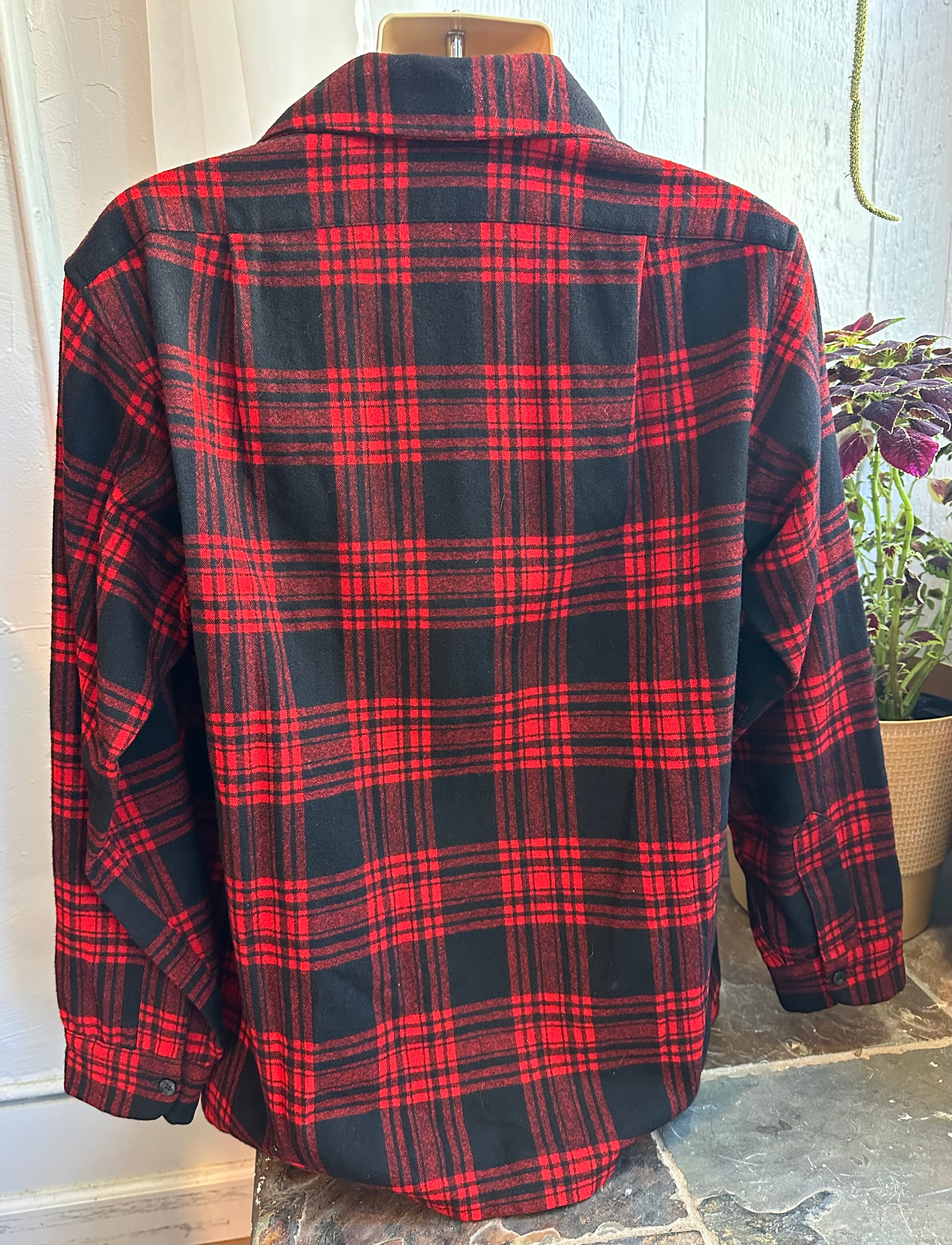 Pendleton red/black button up