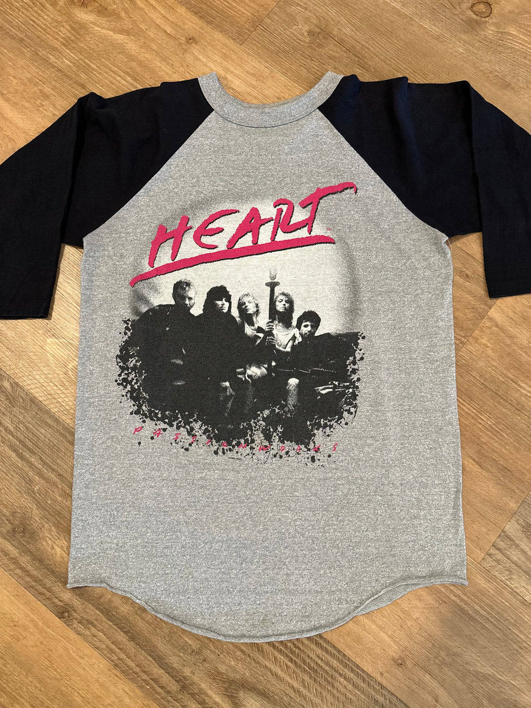 80s Heart raglan