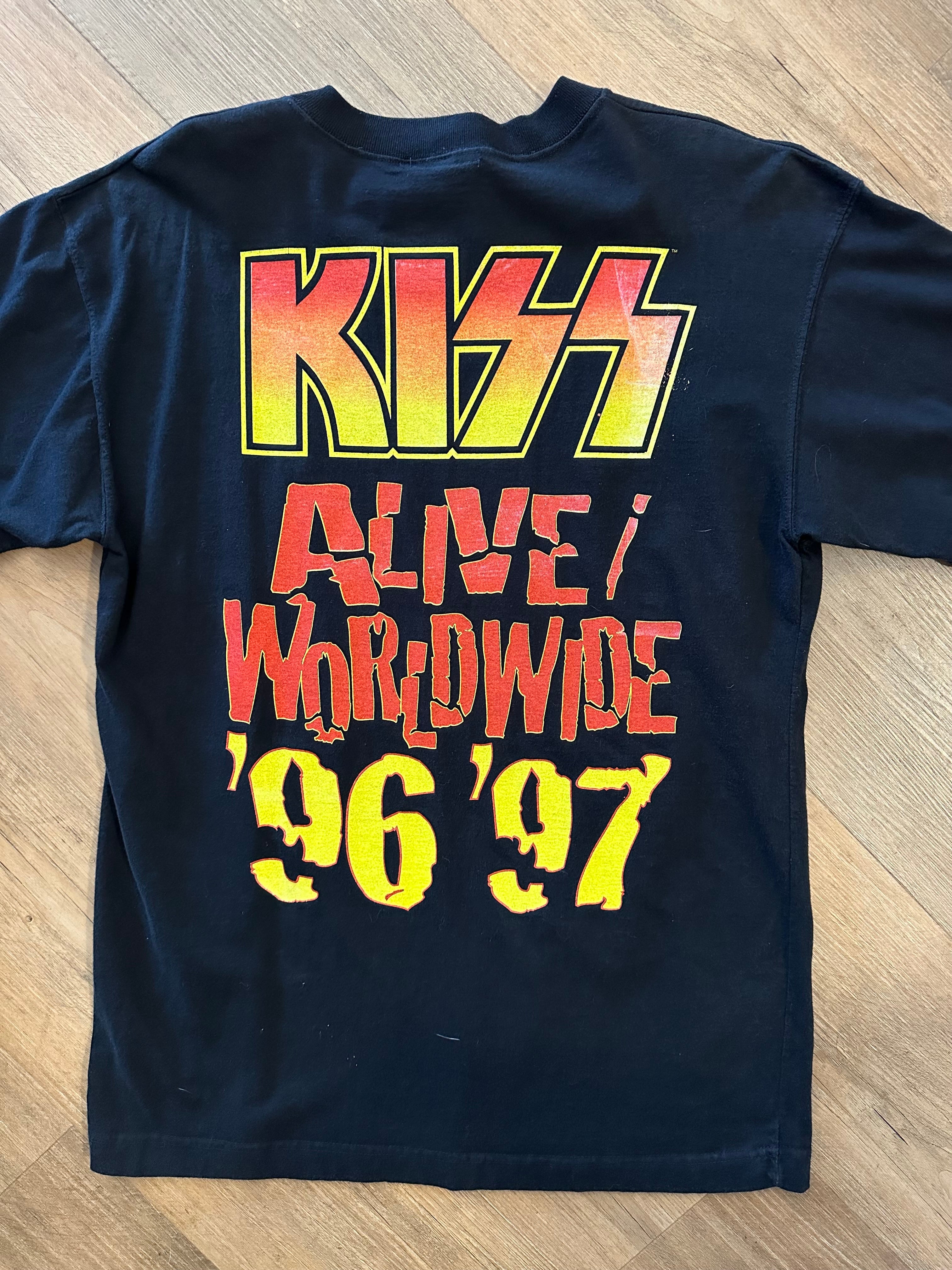 Kiss 90s Alive tee
