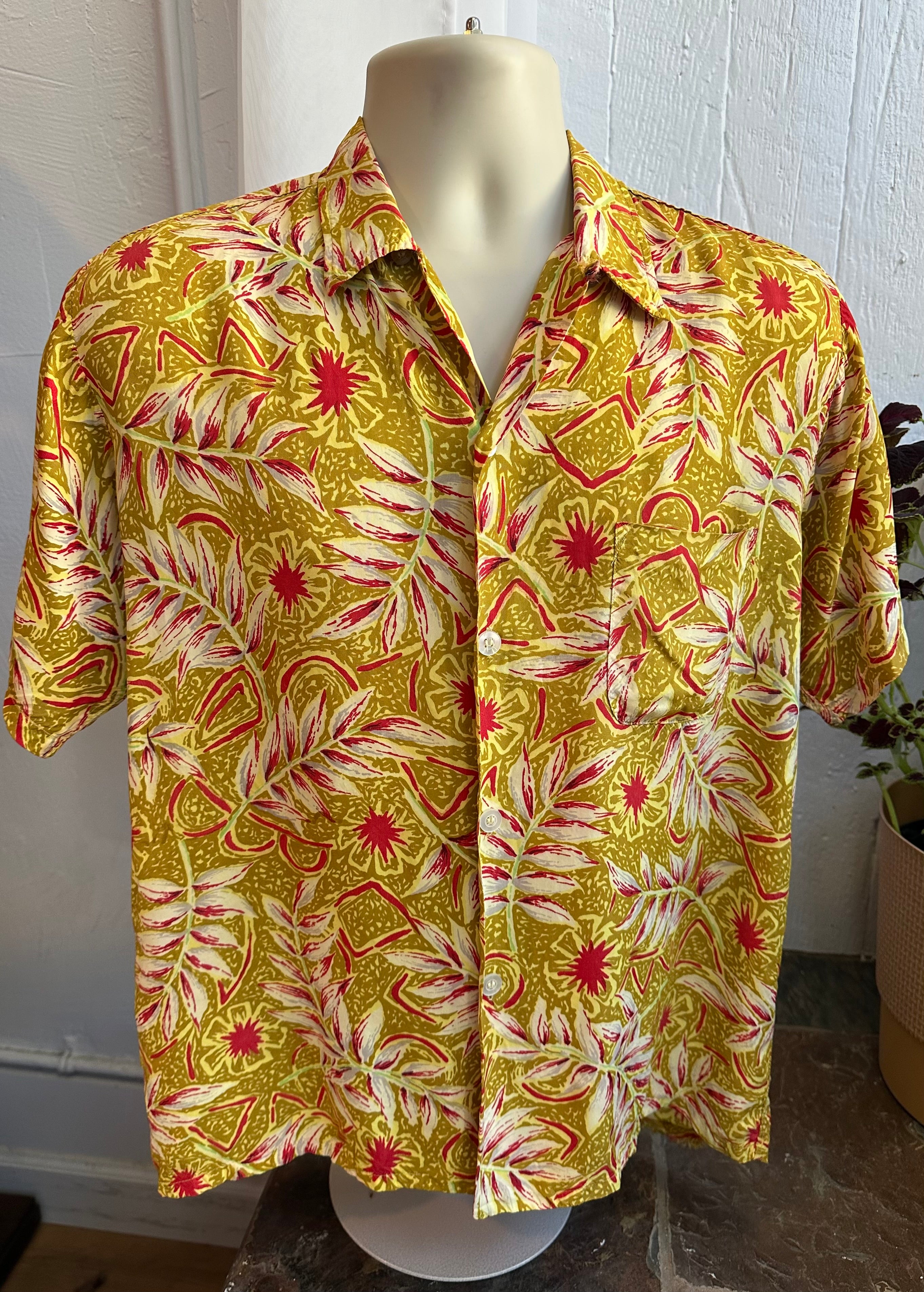 40s Surf & Sun Hawaiian rayon button up
