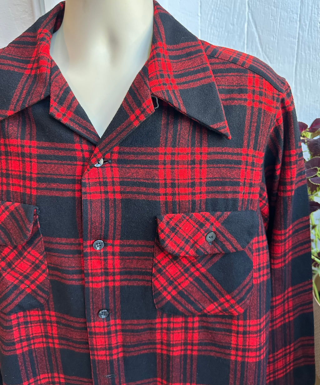 Pendleton red/black button up