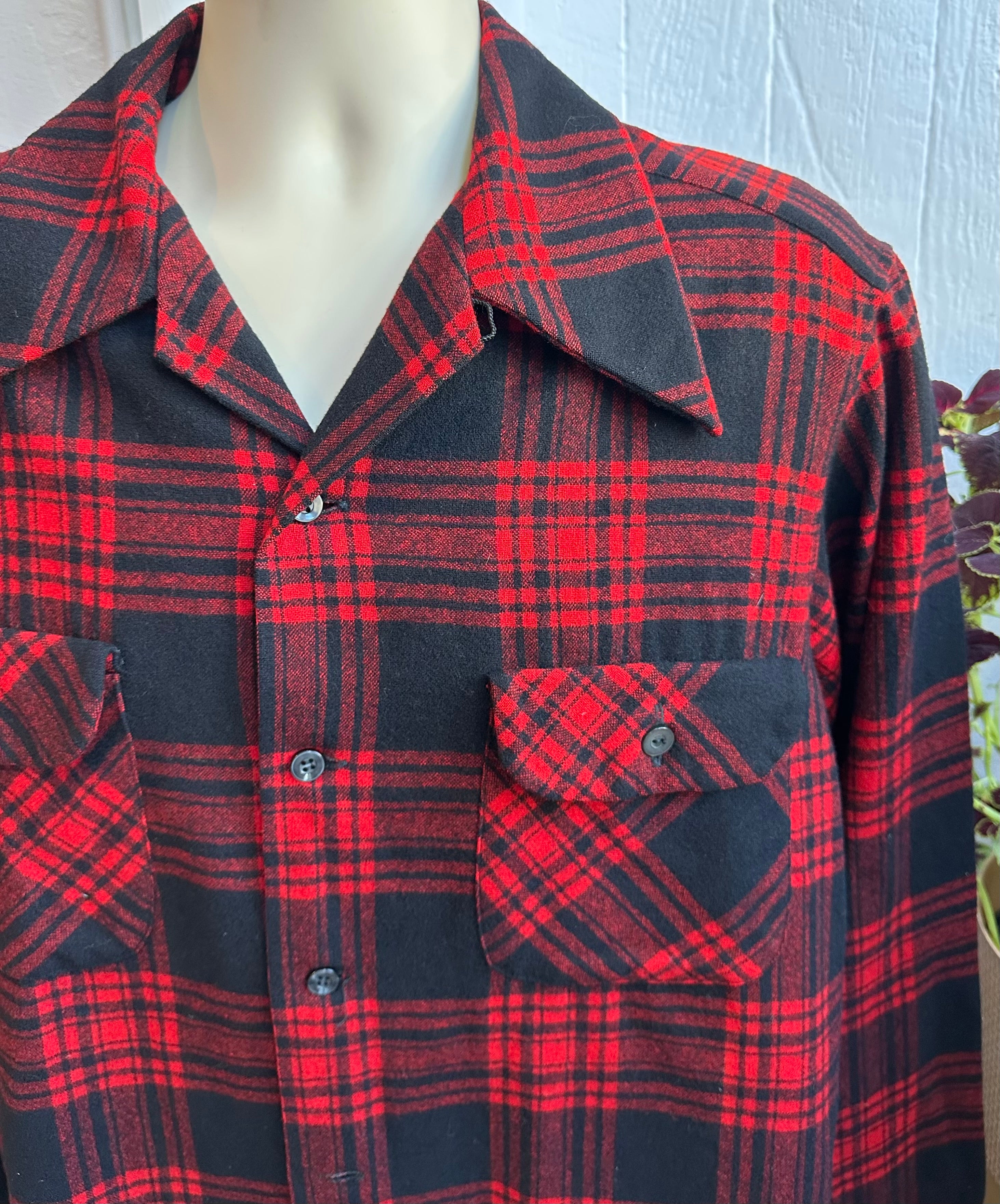 Pendleton red/black button up
