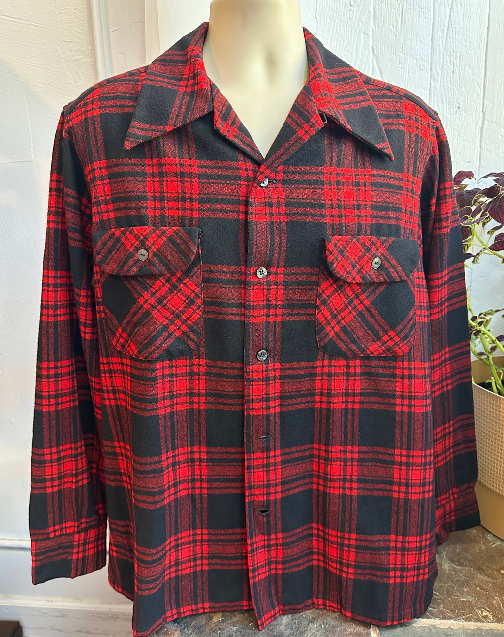 Pendleton red/black button up