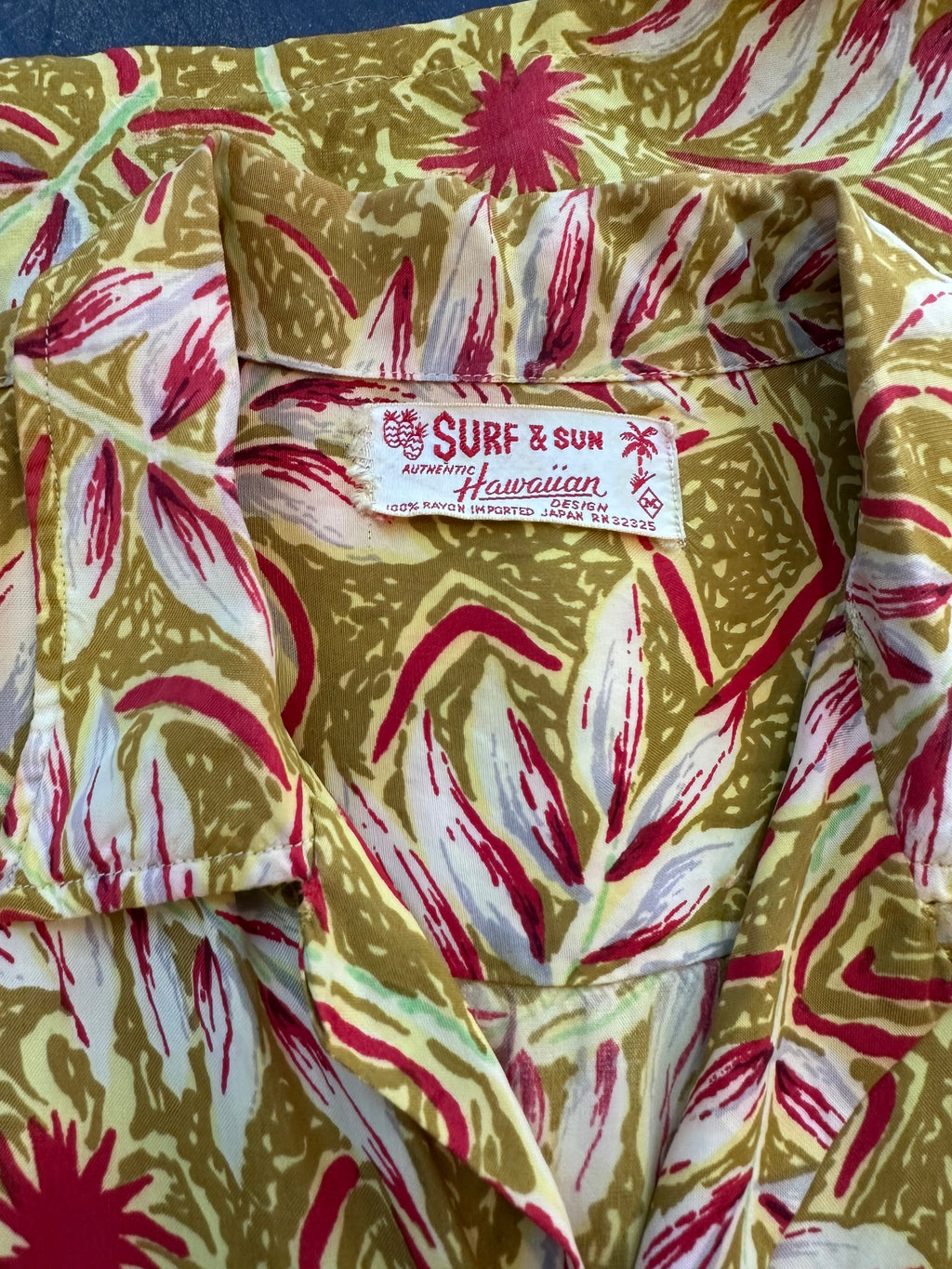 40s Surf & Sun Hawaiian rayon button up